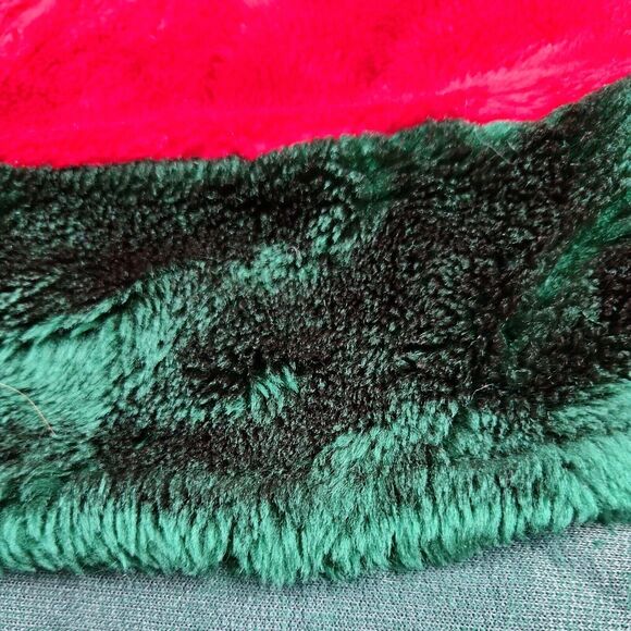 Vintage Christmas Tree Skirt Velvety Red Green Faux Fur Large 48 in 4 Foot Plush - Picture 8 of 11